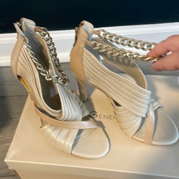 BCBGeneration 3” heels. Nude - Picture 1 of 8